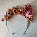 Corona de flores Ein Projekt aus dem Bereich Erweiterungsentwicklung, Modedesign, DIY und Blumen- und Pflanzendesign von gallenglish - 05.12.2021