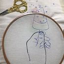 Mi Proyecto del curso: Técnicas básicas de bordado: puntadas, composiciones y gamas cromáticas. Design de acessórios, Design de vestuário, Bordado, e Teoria da cor projeto de Carolina Quiñenao Huck - 12.12.2021