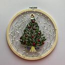 My project in Tulle Embroidery with Natural Flowers and Plants course. Bordado, DIY, Design floral e vegetal, e Design têxtil projeto de Branislava Setoyama - 23.12.2021