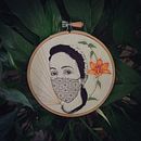 Amigo Secreto "Valéria". Un proyecto de Bordado, Dibujo, Dibujo de Retrato, Artesanía y Bellas Artes de Raissa Russo - 24.12.2021