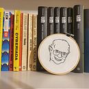 Stanisław Lem embroidery  . Seni, Kerajinan, Dan Bordir proyek oleh Dorota Kortas - 01.10.2022