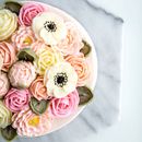 Pretty Floral Cake. Un proyecto de Diseño y Artesanía de Liz Shim - 11.01.2022