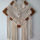 Mi Proyecto del curso: Introducción al tapiz de macramé. Projekt z dziedziny Projektowanie dodatków, Craft,  Tkactwo, Makrama, Wzornictwo tekst i liów użytkownika Laura Cipagauta - 11.01.2022
