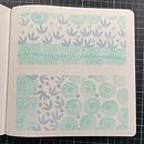 My project in Sketchbooking with Handmade Stamps course. Un projet de Illustration traditionnelle, Création de motifs, Estampe, Carnet de croquis , et Gravure de Stefanie von Hösslin - 23.01.2022