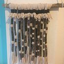 Mi Proyecto del curso: Macramé: técnicas de tejido envuelto. Un progetto di Artigianato, Interior Design, Fiber Art, Macramè, Tintura tessile e Textile Design di viviecheverriap - 29.01.2022