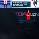 TEDx Bucharest: The counter intuitive truth about where customers are heading . Un proyecto de Diseño de presentaciones						 y Marketing de Delia (Dumitrescu) Wieser - 05.02.2022