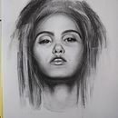 Il mio progetto del corso: Ritratto artistico al carboncino: creare atmosfere. Un projet de Illustration traditionnelle, Beaux Arts, Dessin, Dessin de portrait, Dessin réaliste , et Dessin artistique de Agostina Bucci - 10.02.2022