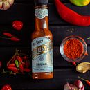 Chilli & Pig Hot sauce - Line Label Ein Projekt aus dem Bereich Verpackung, Grafikdesign, Design, Lettering, H, Lettering, Traditionelle Illustration und Kartonmodellbau von Felippe Cavalcanti - 17.07.2020