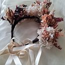 My project in Floral Headpiece: Using Flowers to Create Accessories course. Un proyecto de Diseño de complementos, Diseño de moda, DIY, Diseño floral y vegetal de Jana Belonina - 12.02.2022