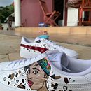 Mon projet du cours : Baskets customisées avec de la peinture et tissu wax. Un progetto di Design di accessori, Fashion design, Pittura acrilica, DIY, Upc e cling di Lionel Perrot - 22.12.2021