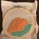 My project in Weaving, Embroidery & Punch Needle: Create a Textile Painting course. Un proyecto de Diseño de complementos, Artesanía, Bordado, Decoración de interiores, Tejido, Punch needle, Telar y Diseño textil de Mirta Palmidoro - 24.02.2022