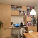 Desk and library in one. Een project van Interieurontwerp van Sofie Pauwels - 06.04.2018