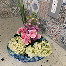 My project in Floral Arrangement Design with Seasonal Blooms course. Un projet de Design d'intérieur, Pa, sagisme, Décoration, DIY , et Art floral et végétal de Crystal Lutton - 04.03.2022