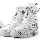 Nike “Hey Penny” Foamposite. Product Design, Traditional illustration, Design, Lettering, T, pograph, and Fashion Design project by Rich Tu - 03.06.2022