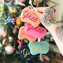 Yikes Ornaments. Un proyecto de Bordado y Lettering de Cristin Morgan - 07.03.2022