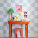 Painting checkerboards on wall and upcycling furniture with gloss paint , a collaboration with Rustoleum.. Un proyecto de Diseño, Diseño de interiores, Redes Sociales, Fotografía de producto, Fotografía digital, Decoración de interiores, Interiorismo, Fotografía Lifest y le de Geraldine Tan - 31.03.2022