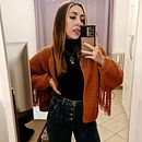 Il mio progetto! Il cardigan aperto con le frange. Grazie Estefa per le tue competenze e la tua ispirazione!. Design de moda, DIY, Crochê, e Design têxtil projeto de Elena Capodicasa - 03.04.2022