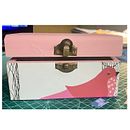 Cajita de madera forrada de papel pintado. Ein Projekt aus dem Bereich H, werk, Kreativität, Malerei mit Acr, l, Kreativität mit Kindern, Tischlerei, Dekoratives Malen, Möbelrestauration, Upc, cling und DIY von Raquel Túnez - 25.03.2022