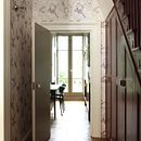 Canalside House by Retrouvius featuring Taxidermy Birds Wallpaper. Un proyecto de Diseño, Ilustración tradicional, Arquitectura, Artesanía, Diseño de interiores, Serigrafía, Bocetado, Dibujo, Creatividad, Estampación, Decoración de interiores, Interiorismo, Ilustración botánica, Ilustración con tinta, Ilustración naturalista				, Diseño textil y Estampación textil de Daniel Heath - 06.04.2022