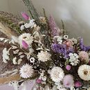 My project for course: Centerpiece Design with Dried and Preserved Flowers. Design de interiores, Paisagismo, Decoração de interiores, DIY, e Design floral e vegetal projeto de Kseniya Kuchko- Halubovich - 06.04.2022