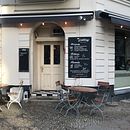 Liebling. Un projet de Lettering, Lettering manuel, Beaux Arts, Artisanat, Création de logos et Illustration traditionnelle de Elena Albertoni - 11.04.2022