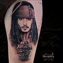 Tattoo. Een project van  Tatoeageontwerp,  Beeldende kunst,  Portrettekening y  Tekening van pauladudus - 22.04.2022