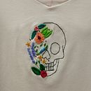 Mi Proyecto del curso: Bordado a mano anatómico y floral para prendas y complementos . Broderie, Upc, cling și Design textil de Carla Ochoa - 05.05.2022