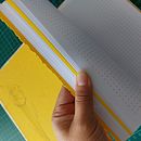 Cuaderno artesanal sin costuras. Un projet de Artisanat, Beaux Arts, Reliure , et DIY de Joyce Ríos - 12.05.2022