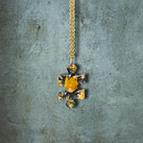 Proyecto de Diseño de joyas del curso de Mia Winston-Hart . Un proyecto de Diseño de jo, as, Diseño de complementos, DIY, Artesanía y Diseño de moda de María José Casal Prado - 22.05.2022