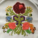 Mi proyecto del curso: Técnica de bordado con paso atrás. Un proyecto de Bordado y Diseño textil de Carolina Carvajal - 23.05.2022