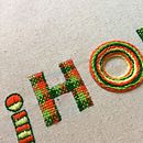 Mi proyecto del curso: Letras bordadas: el hilo como herramienta gráfica. Embroider, and Textile Design project by Daniela De la Fuente - 06.19.2022