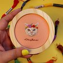 Mini quadro bordado - Gata Cristina. Embroider project by Paulo Rezende - 06.10.2022