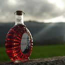 Branding, diseño de packaging, y realización audiovisual del licor Auream Agri.. Un progetto di Br, ing, Br, identit, Graphic design, Packaging, Marketing, Product design, Video e Produzione audiovisiva di Aldo García - 13.06.2022