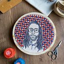 Meu projeto do curso: Criação de retratos bordados. Projekt z dziedziny  Haft, Wzornictwo tekst i liów użytkownika Viviane Devereux - 17.06.2022