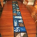 Table runner with cyanotype-printed fabric . DIY, Seni, Kerajinan, Menjahit, Ilustrasi Botani, Pencelupan Tekstil, Dan Pencetakan Tekstil proyek oleh elana94501 - 07.13.2022