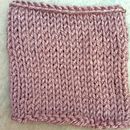 My project for course: Design and Creation of Seamless Knitwear with Circular Needles . % Lina Youssef tarafından hazırlanan Aksesuar Tasarımı, Moda Tasarımı, El, af Sanatları, Kendin Yap, Ve Örgü örmek projesi - 07.14.2022