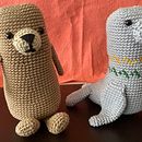 Amigurumis Nutria y Foca con colorwork. Arts, Crafts, To, Design, Fiber Arts, DIY, Crochet, Amigurumi, and Textile Design project by weyden.daniel - 07.19.2022