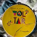 Viver é partir, voltar e repartir. Ilustração tradicional, Lettering, Bordado, e Design têxtil projeto de Ana Pimenta - 13.02.2022