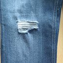 Sashiko / broderie sur un jeans troué. Un projet de Artisanat, Couture , et Broderie de Judith Jassogne - 29.07.2022