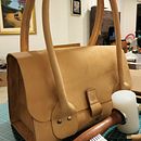 Mi proyecto del curso: Creación de bolsos de cuero artesanales para principiantes. Un proyecto de Diseño, Diseño de complementos, Artesanía y Costura de Santiago Rojas Ayala - 07.08.2022