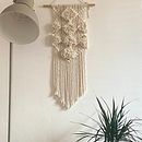Painel de parede fio de algodão para ambiente interno. Un proyecto de Artesanía de Jacqueline Rodrigues - 26.09.2021