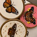 Meu projeto do curso: Técnicas de bordado realista. Un projet de Illustration traditionnelle, Broderie , et Design textile de Janine Bosco - 08.08.2022