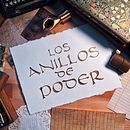 LOS ANILLOS DE PODER. Un proyecto de Diseño, Caligrafía, Lettering y Papercraft de Paola Gallegos - 26.08.2022