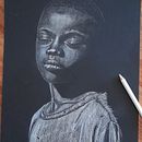 Ritratto su cartoncino nero. Un projet de Dessin de portrait de Antonella Piras - 11.09.2022