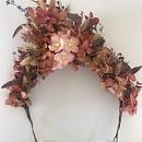Mon projet du cours : Coiffe florale : créez votre accessoire avec des fleurs. Un proyecto de Diseño de complementos, Diseño de moda, DIY, Diseño floral y vegetal de esilda carraz - 12.09.2022