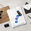 Diamond chek Store. Design, Traditional illustration, Advertising, Art Direction, Br, ing, Identit, Design Management, Fine Arts, Graphic Design, and Product Design project by Dayana Maneiro - 09.13.2022