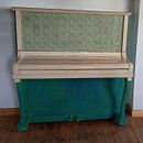 Un vecchio pianoforte scordato. Un progetto di Artigianato, Design e creazione di mobili, Interior design, Pittura, DIY, Falegnameria , Upc, cling, Pittura decorativa, Restauro, upc e cling di mobili di castellaro_federica - 25.09.2022