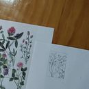 Bordado floral em aplicação . Design de acessórios, Artesanato, Pattern Design, Ilustração botânica, e Design têxtil projeto de Stefania Martinaitis - 24.09.2022