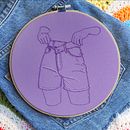 Offset Jean Shorts. Un proyecto de Diseño, Fotografía de moda, Ilustración de moda					, Bordado, Artesanía y Tejido de Courtney McLeod - 13.10.2022