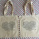 Mi proyecto del curso: De la ilustración al merchandising: comercializa tu obra artística. Un projet de Illustration traditionnelle, Design graphique, Marketing, Illustration numérique , et Business de Carla Caroça - 14.10.2022